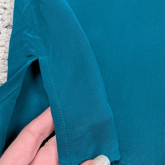 Stunning 100% silk Diane Von Furstenburg Teal Blouse - Picture 9 of 11